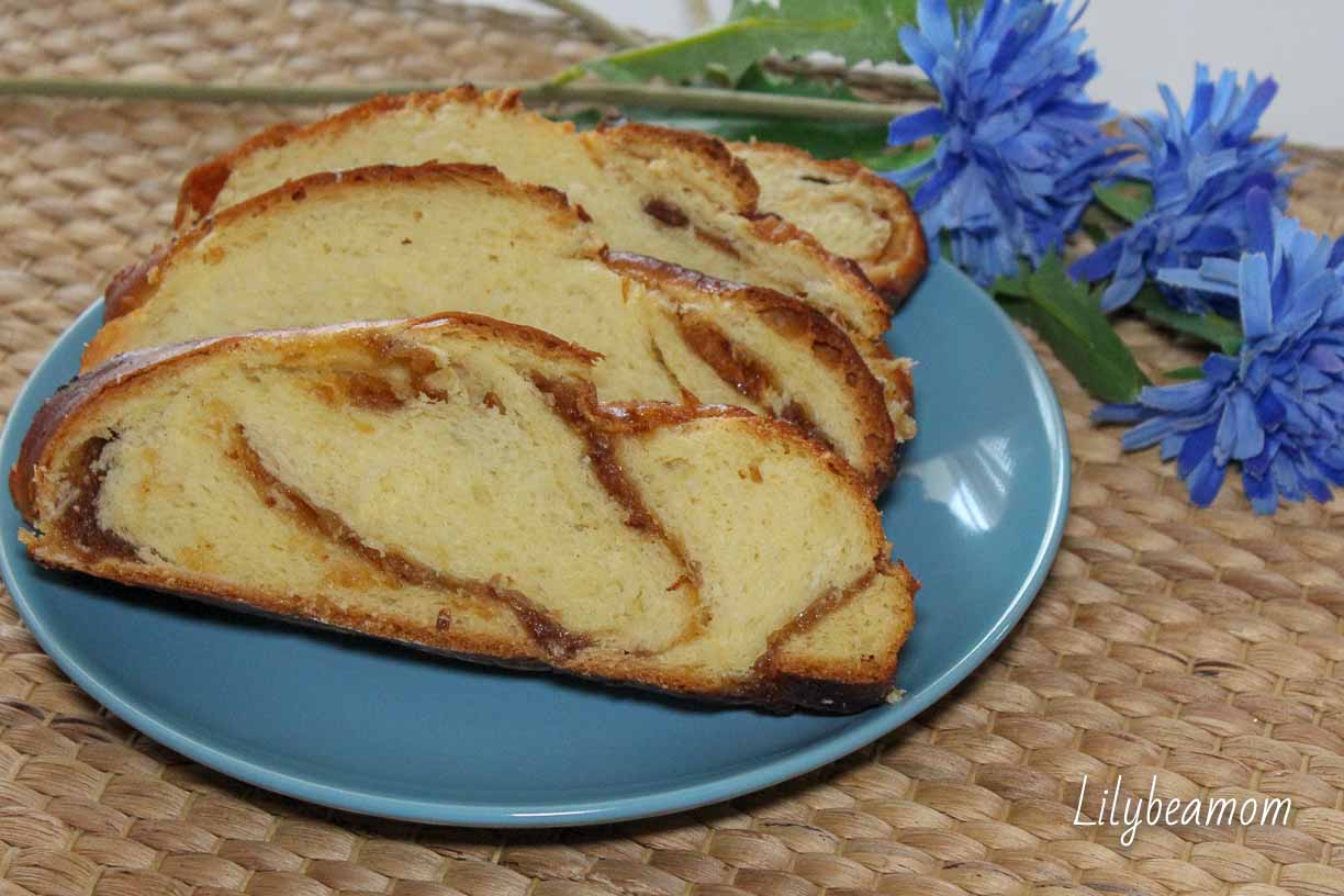 Fette di Babka alla mela e cannella
